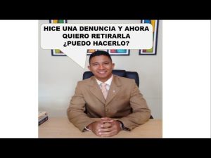 El nombre de la persona que presenta cargos en un proceso legal
